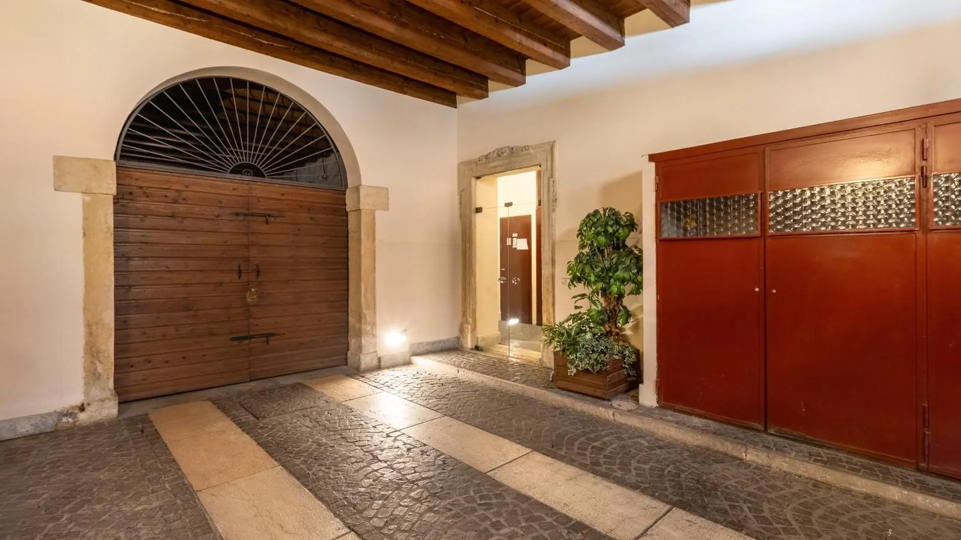 Mery Suite Verona 0*,  Italia